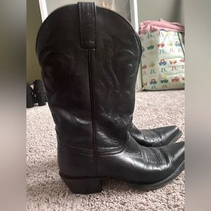 BLACK COWBOY BOOTS